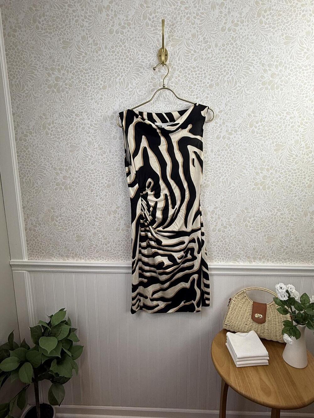 Diane von Furstenberg 100% Silk Zebra Sheath Ruched Side Midi Dress - Size - 4